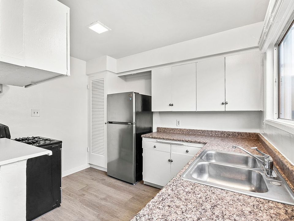 1st image of 811 Cory Dr #14