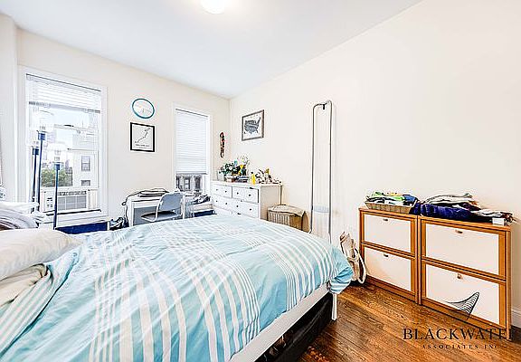 4th image of 356 E 87th St #3A