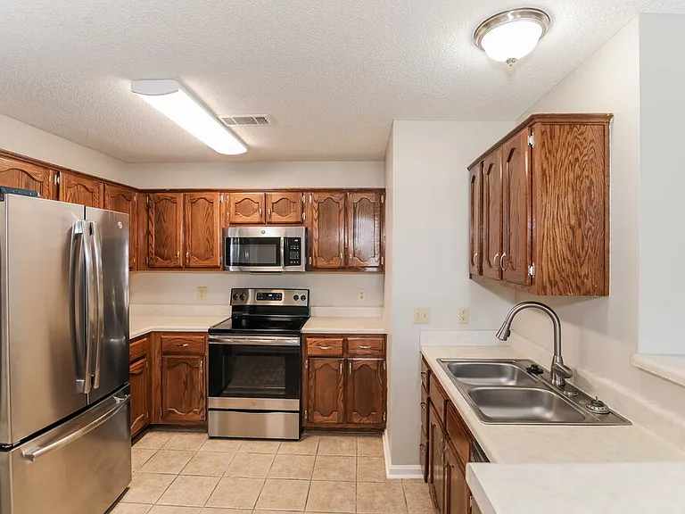 1262 Breezy Valley Dr — Photo 6