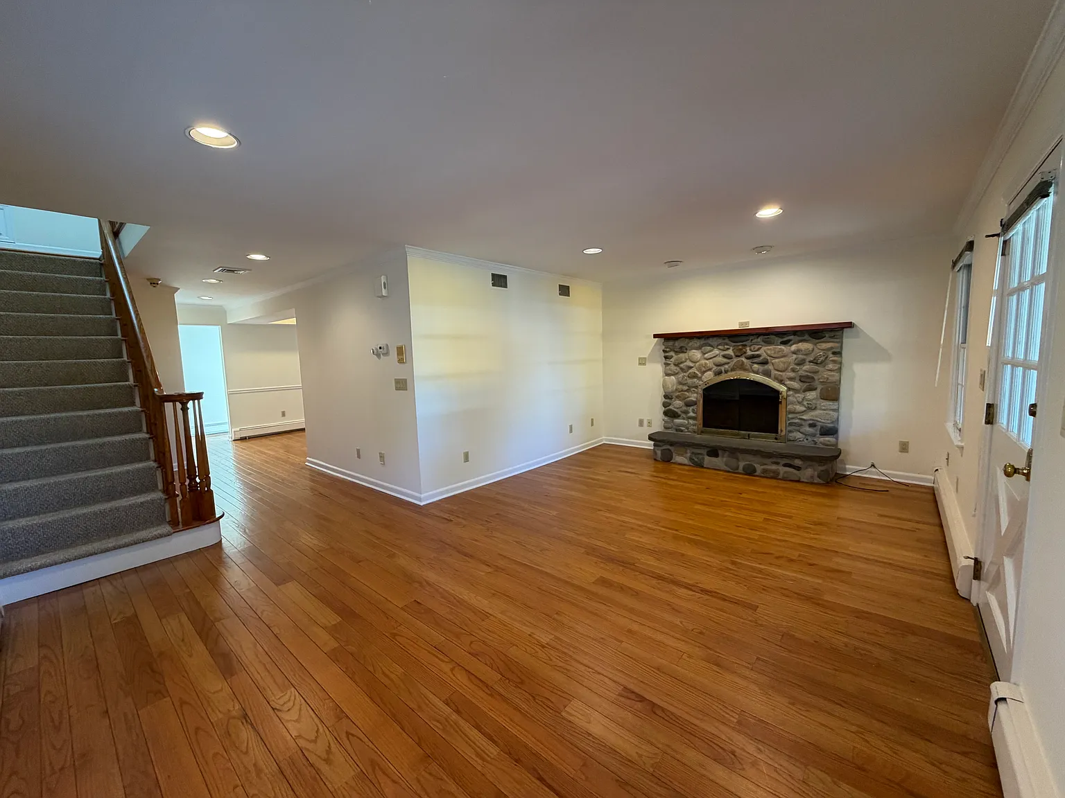 2 bed, 1.5 bath, 1392 sqft, $4,300 — Photo 4