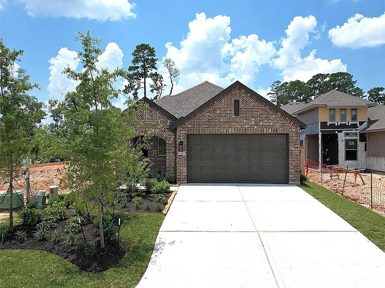 570 Sand Branch Dr — Photo 1