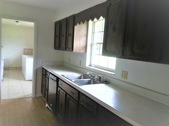 2nd image of 796 Wisteria Ave