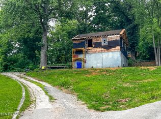 709 Lakeview Church Ln, Harriman, TN 37748