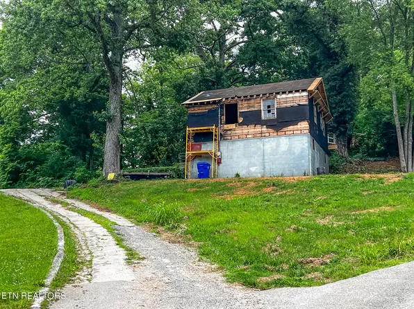 709 Lakeview Church Ln, Harriman, TN 37748