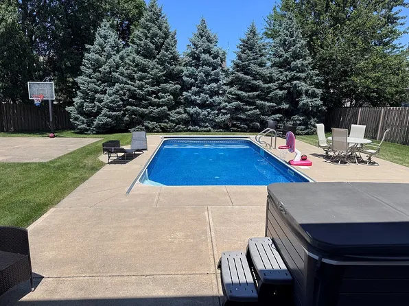 3290 Secretariat Cir, West Lafayette, IN 47906