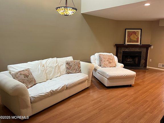 4th image of 28 Spring Court