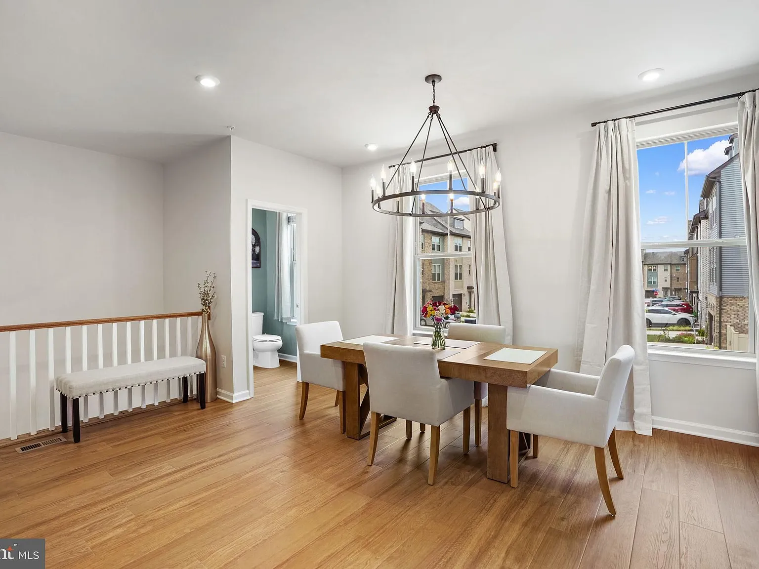 3 bed, 3.5 bath, 2800 sqft, $3,875 — Photo 4