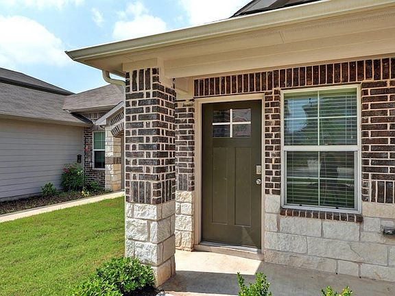 3rd image of 2921 Maryanne Ln