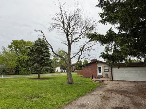101 McKinley Cir, Philo, IL 61864
