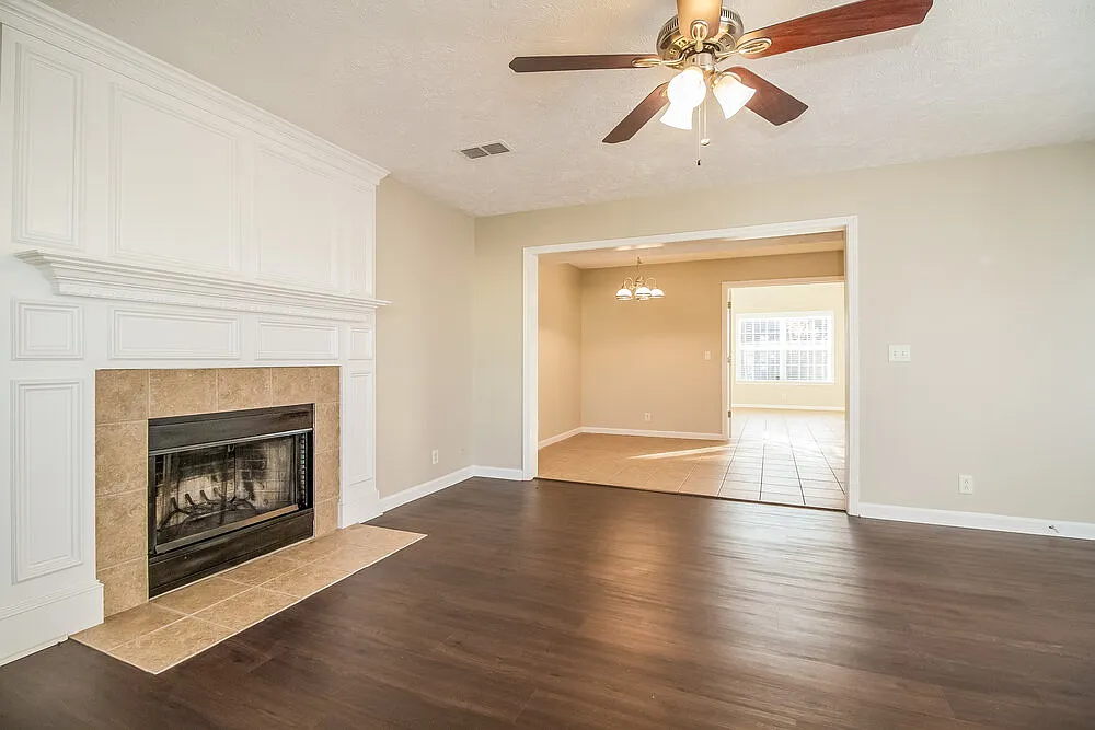 3 bed, 2.5 bath, 1988 sqft, $3,400 — Photo 3