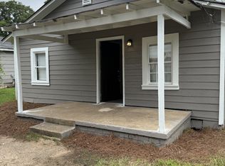 106 Oak Ln, Lagrange, GA 30241