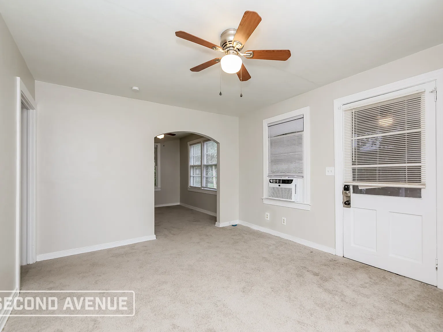 3 bed, 1.0 bath, 999 sqft, $839 — Photo 3