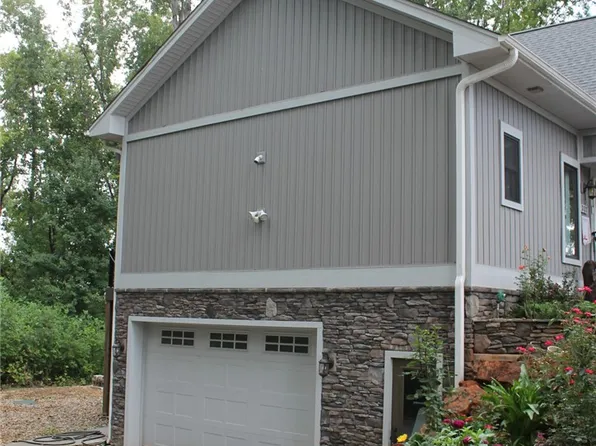 332 Two Rivers Dr, Westminster, SC 29693