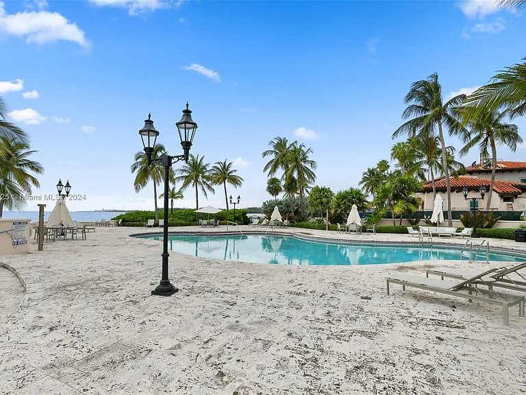 19127 Fisher Island Dr #19127 — Photo 47