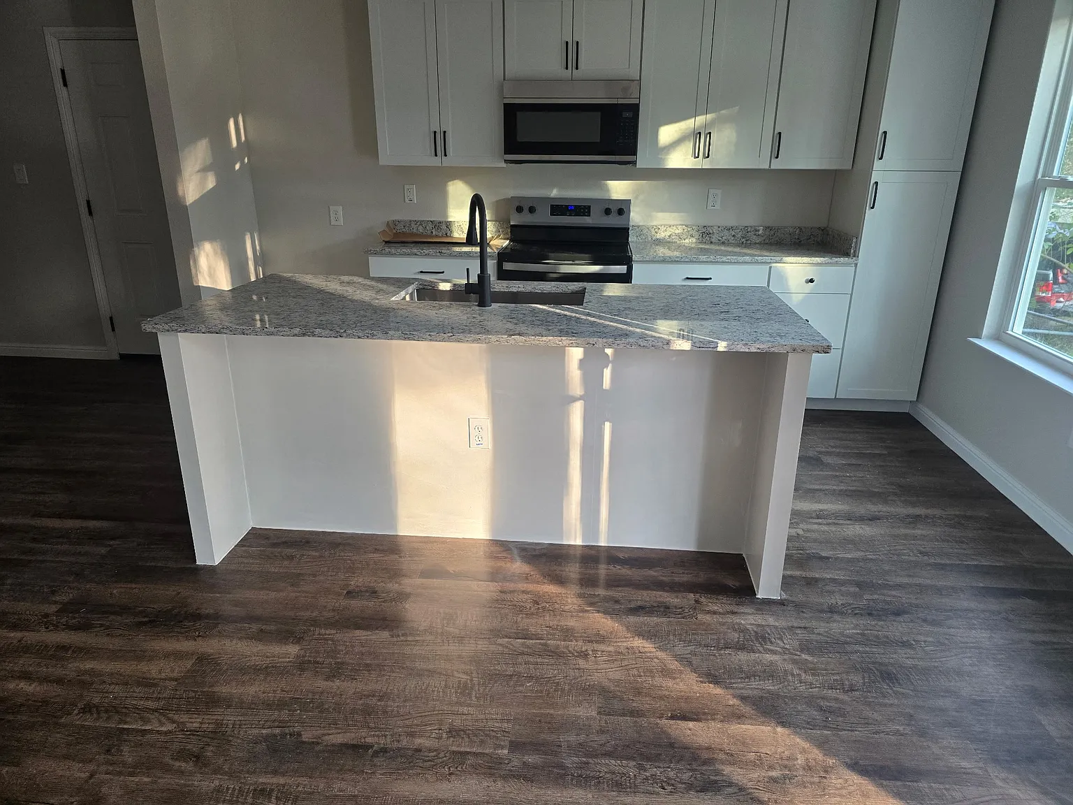 3 bed, 1200 sqft, $1,795 — Photo 2