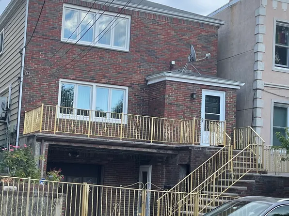 248 Columbia Avenue image 1 of 9