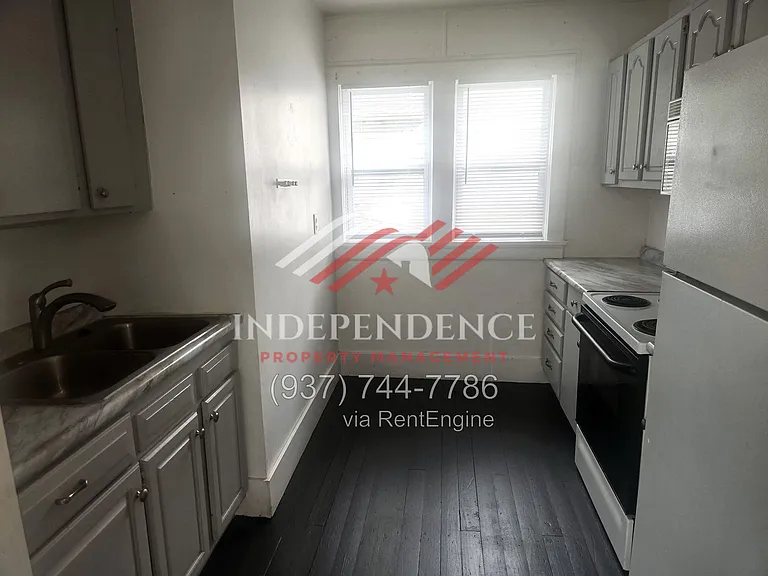 721 E Pearl St — Photo 6