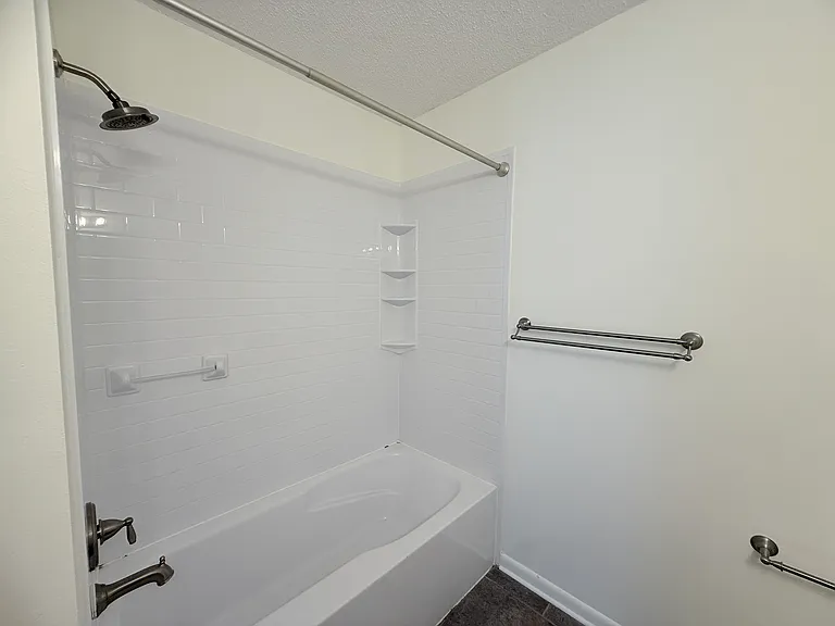 105 Northgate Dr W — Photo 6