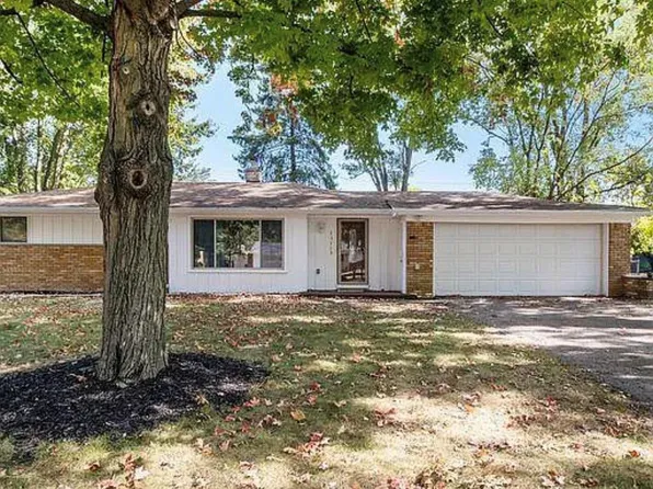 24220 Sunny Point Dr, Southfield, MI 48033