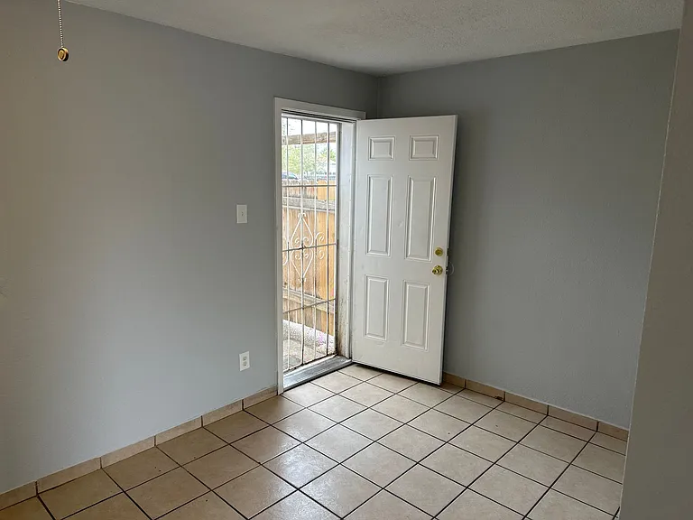 328 Rhode Island St NE — Photo 6