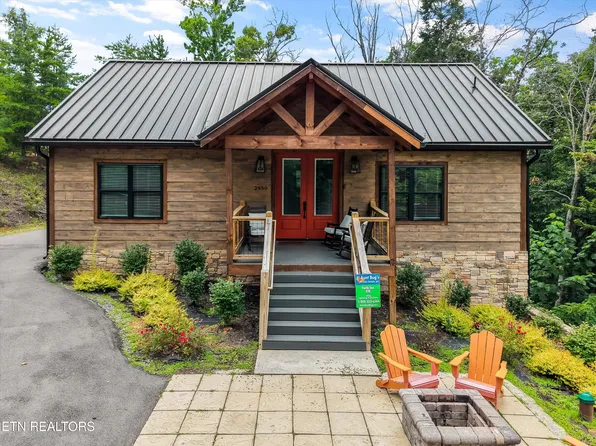 2930 Lightning Strike Dr, Sevierville, TN 37862