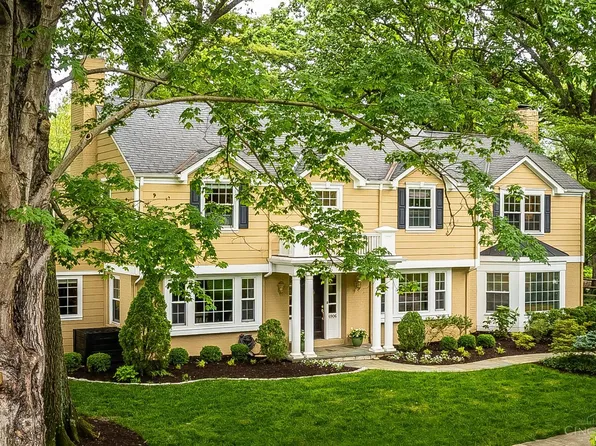 6906 Miami Bluff Dr, Cincinnati, OH 45227