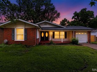 2827 Westminster Dr, Florissant, MO 63033