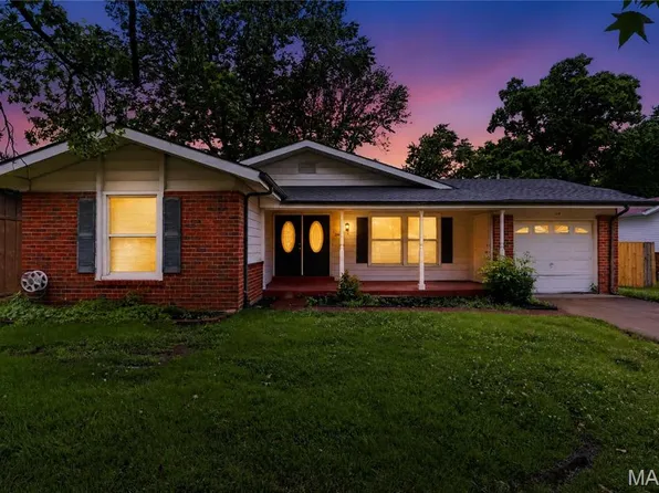 2827 Westminster Dr, Florissant, MO 63033