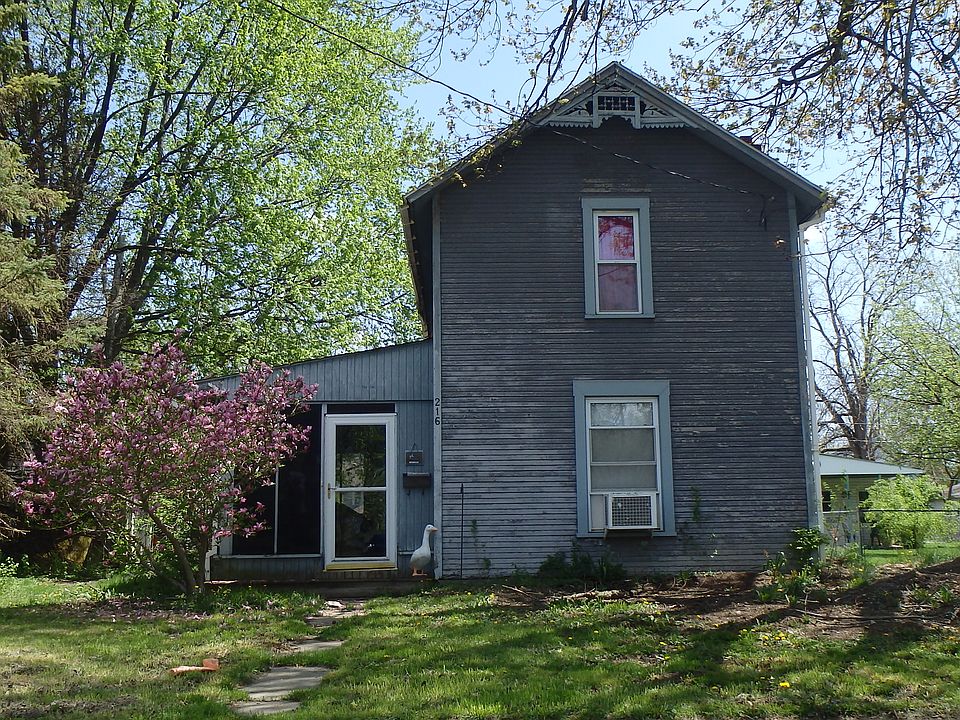 1st image of 216 Forest St