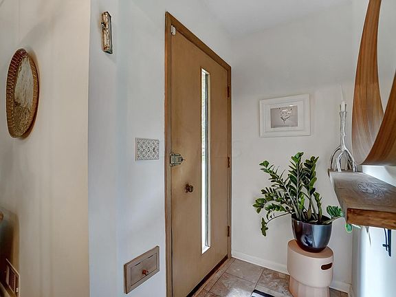 4th image of 2852 Berwick Blvd