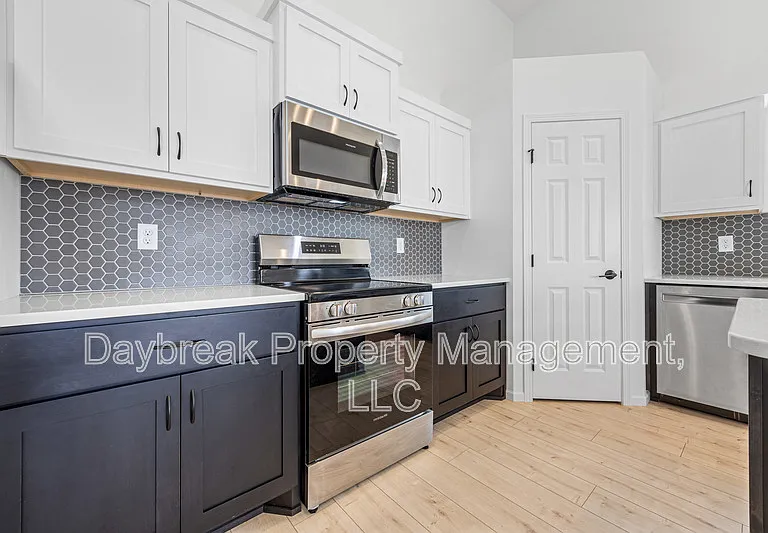 7909 Lost River Rd — Photo 10