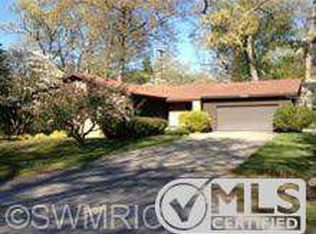 3996 Quainton Rd, Norton Shores, MI 49441