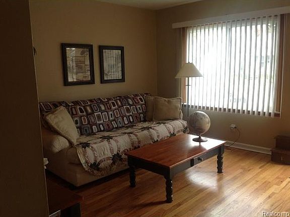 3rd image of 28336 Felician St