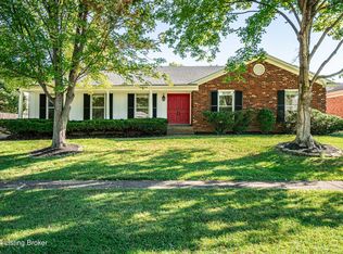 1811 Ballard Mill Ln, Indian Hills, KY 40207