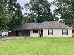 27266 W Lakeside Dr, Denham Springs, LA 70726
