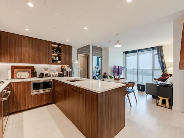 9887 Whalley Blvd #1803, Surrey, BC V3T 0P4