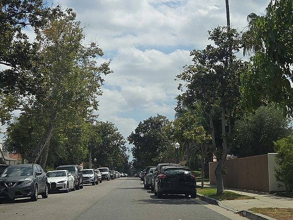4th image of 749 Portola Ave