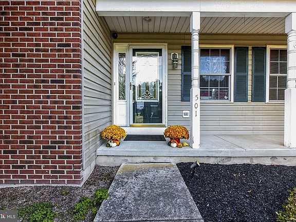 3rd image of 501 Howell School Rd