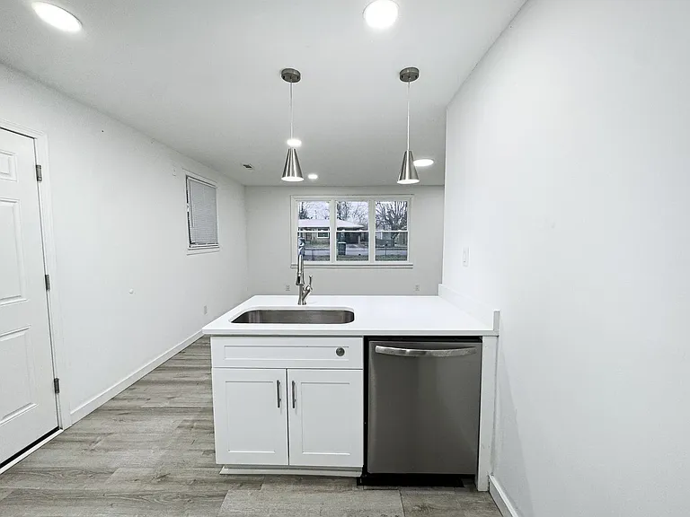 1307 Jarrett Dr — Photo 7