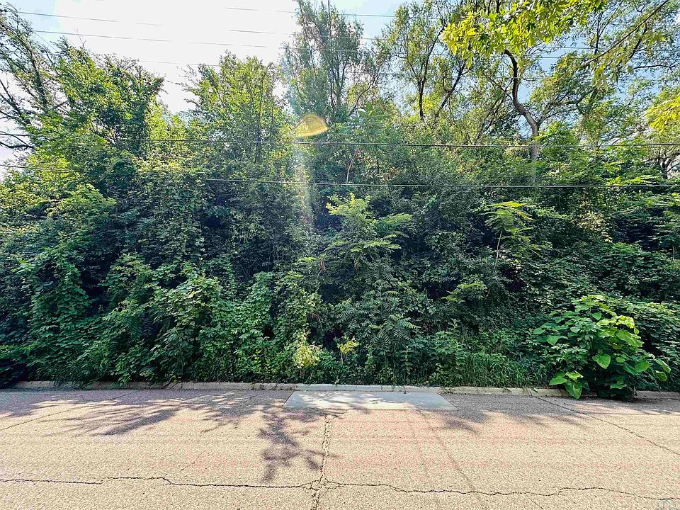 1st image of 2610 Macomb Ave