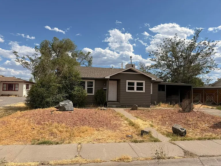 1403 Bunting Ave — Photo 1