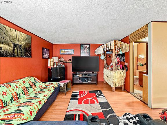 4th image of 726 SE Rene Ave