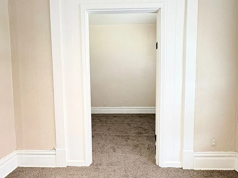 837 Avondale Ave — Photo 11