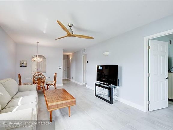 5th image of 3216 SE 8th St APT 304