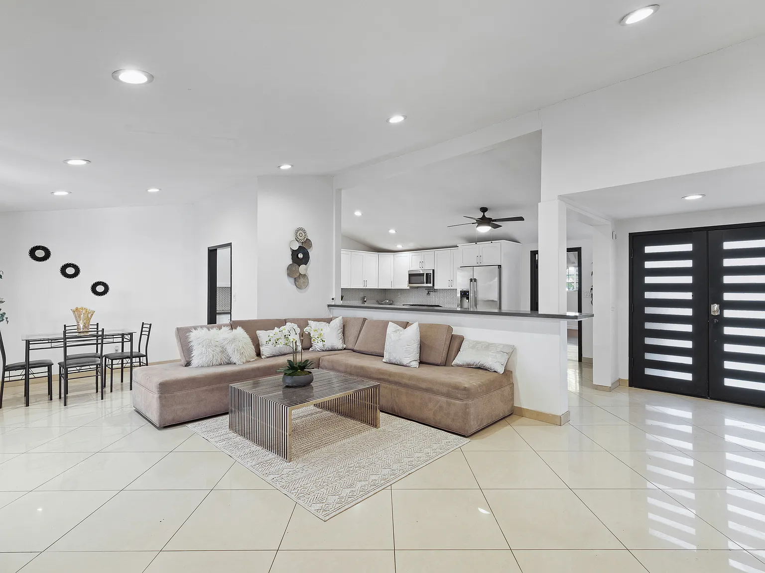 5 bed, 2000 sqft, $6,500 — Photo 4
