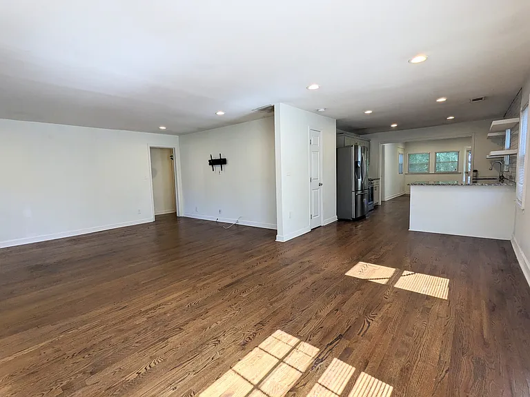 1683 Richland Rd SW — Photo 4
