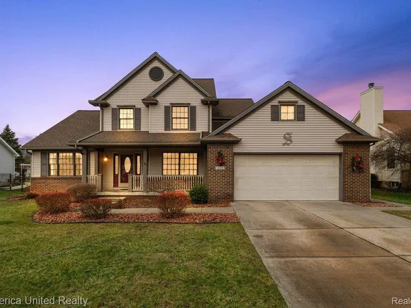 686 W Caledonia St, Howell, MI 48843