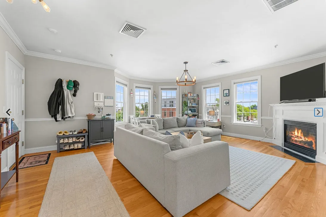 2 bed, 1040 sqft, $4,500 — Photo 3