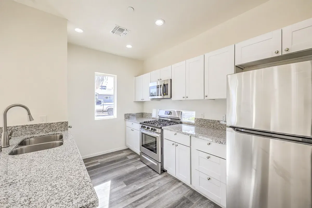 2 bed, 750 sqft, $1,500 — Photo 2