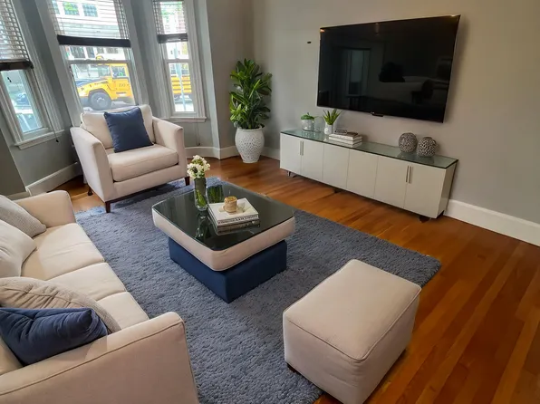 863 1/2 E Broadway Floor 1, Boston, MA 02127
